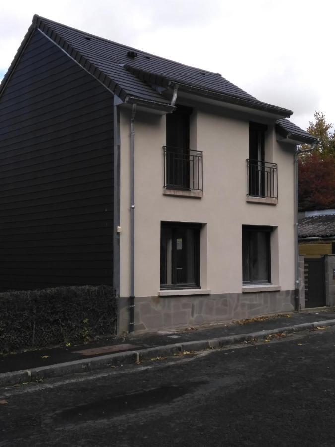 Le Petit Poucet Villa La Bourboule Bagian luar foto